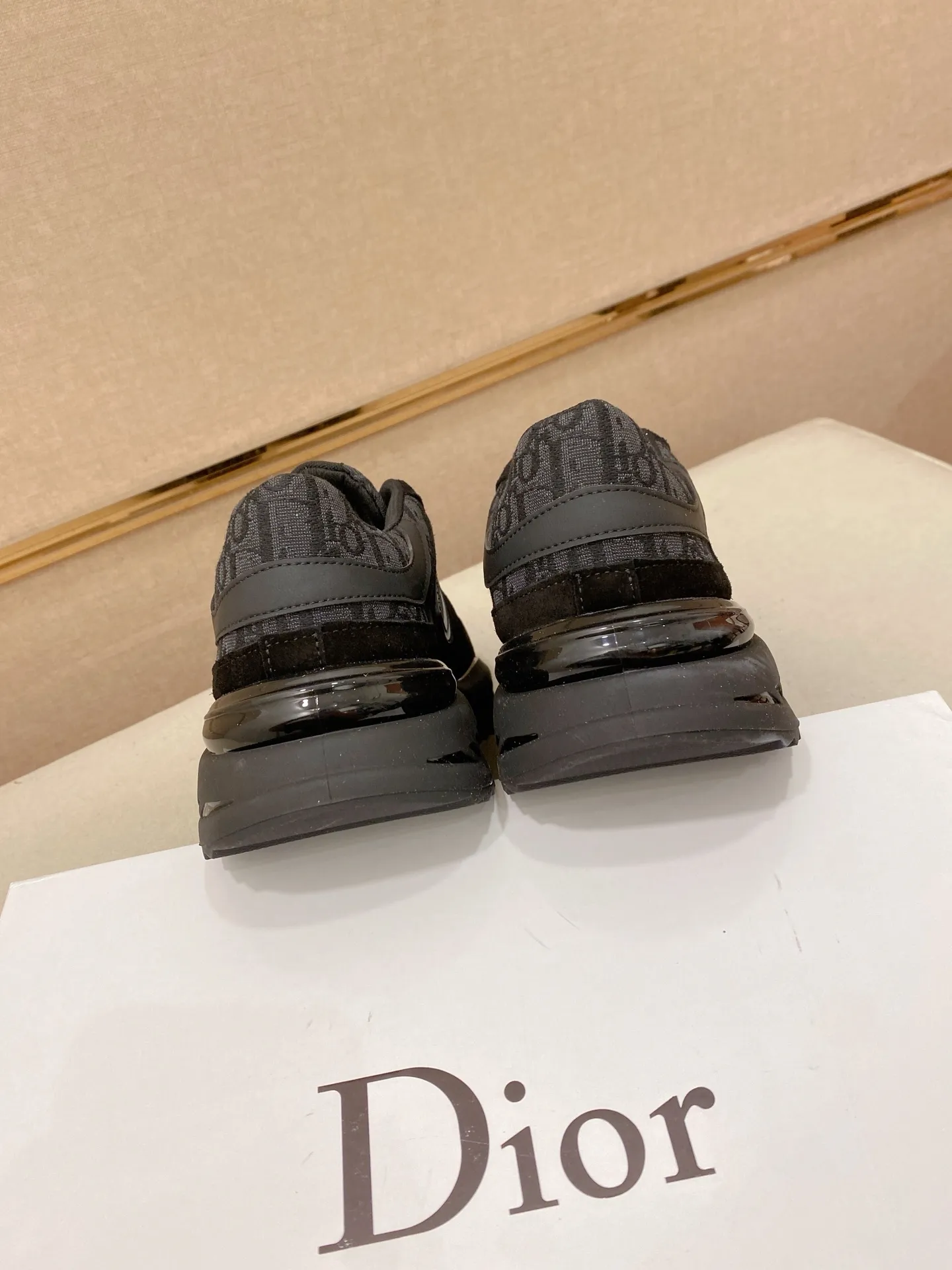 Men's shoes💰 462💰🇮🇹🇮🇹Dior d The new model is on sale at the same time at the counter. The upper 🇮🇹 is imported Italian first-layer cowhide, and the lining is fully imported sheepskin 💪💪. It is a complete 1⃣️ to 1⃣️ replica 🇮🇹💪💪, ⚠ Sole: The original sole is specially provided by the original factory. The exclusive movable molded sole is super comfortable. ⚠Original factory single goods, 🔍🔍high quality, you can enter and leave the counter at will, welcome to compare⚠. Code number:38-44